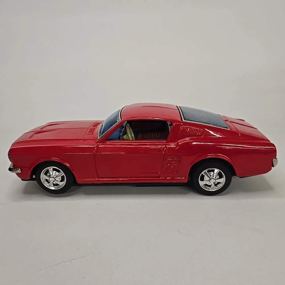 VINTAGE JAPAN TAIYO BUMP' N GO TIN FORD‎ MUSTANG BATTERY OP WORKS